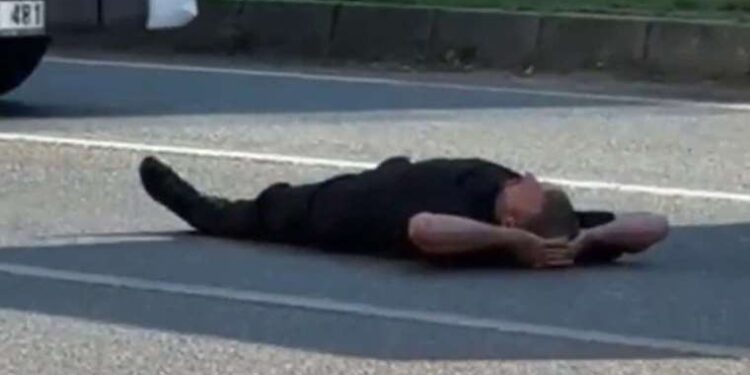 Akbük koyunda 2 ton çöp toplandı