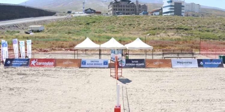 Play voleybolu turnuvası için Erciyes'e 300 kamyon kum taşındı!