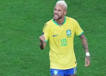 Neymar, Pele'yi geride bırakarak tarihe geçti