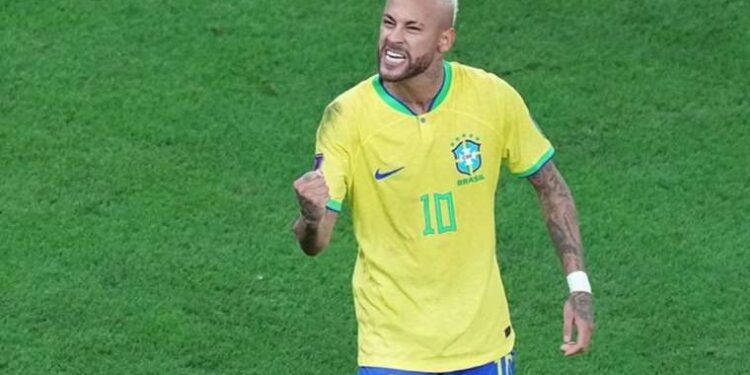 Neymar, Pele'yi geride bırakarak tarihe geçti