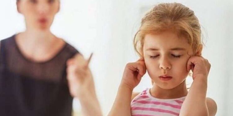 Ebeveynler dikkat ! Bu cümleler travma oluşturuyor
