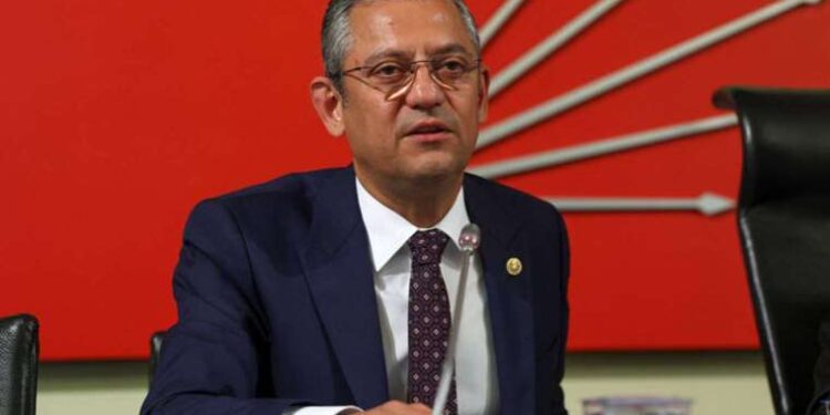 Özgür Özel 'değişim' çağrısını yineledi: 'Sıkışınca Atatürk'ten bahsedip, alkış alarak ilerlenemez'