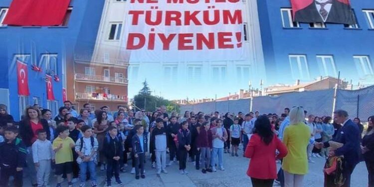 AKP yasaklamıştı: Yeni döneme ‘Andımız’ ile başladılar!