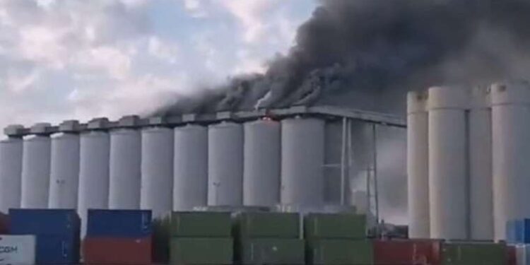 Fransa'da buğday silosunda yangın çıktı