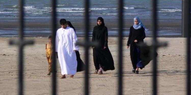 Abaya ne demek? Abaya elbise nedir? Abayayı kimler giyer?