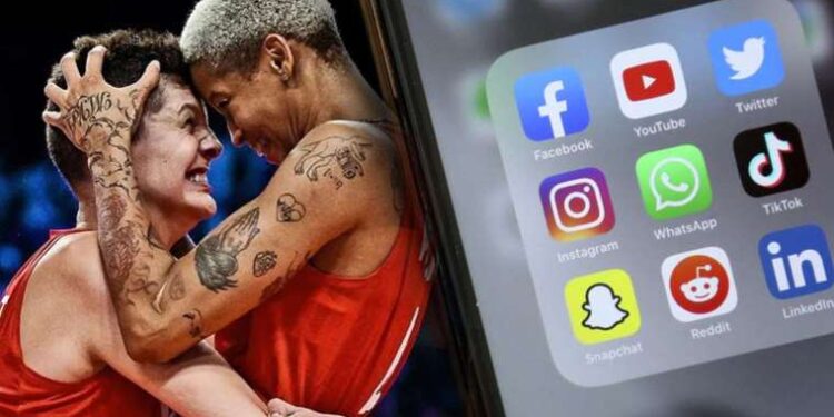 ‘Abaya’ yasağı tartışmasına Macron da katıldı: ‘Kimseyi etiketlemek için değil’