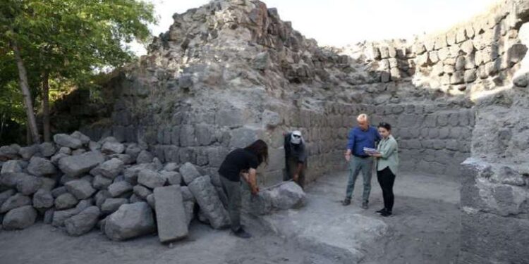 Malazgirt Savaşı’nı araştırırken keşfedildi: Çevresi toprakla kaplı han ortaya çıkarıldı