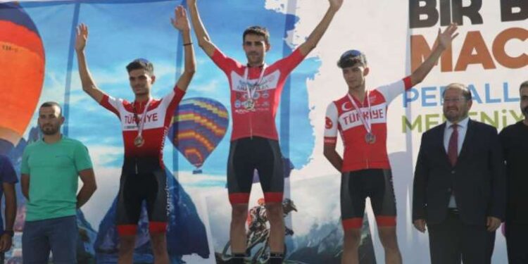 Çocukluk hobisini profesyonel hale getiren Furkan Akçam, şampiyonalara damga vurdu