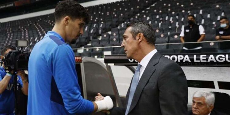 Altay Bayındır imza için İngiltere'ye uçtu