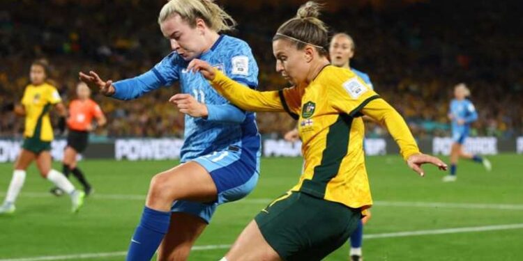 OnlyFans modeli 34 yaşında torun sahibi oldu