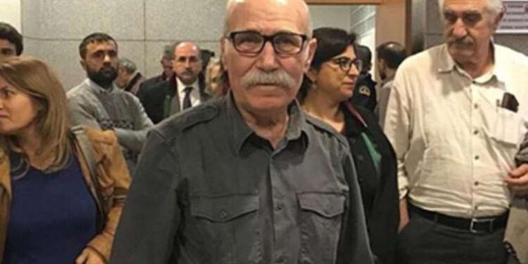 Pakistan’da askeri helikopter düştü