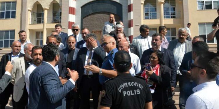 Muhsin Yazıcıoğlu davası 2024'e ertelendi: Duruşma çıkışında gerginlik