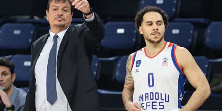 Anadolu Efes'ten Ergin Ataman'a Shane Larkin yanıtı