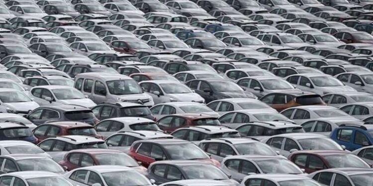 Çin'de temmuzda otomobil üretimi ve satışları azaldı
