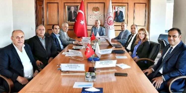 Fatih’te işyerine ‘iade’ baskını: Yumruklar havada uçuştu