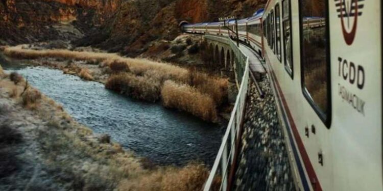 Bakan Uraloğlu Açıkladı: Turistik Doğu Ekspresi'nde sabit fiyat uygulaması kalktı