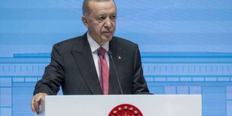 Erdoğan'dan dikkat çeken 'yeni anayasa' mesajı: 'Prangaların sökülüp atılma vakti geldi'