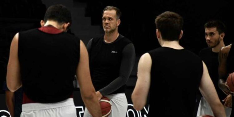 Foça yangınında 3 hektar alan zarar gördü