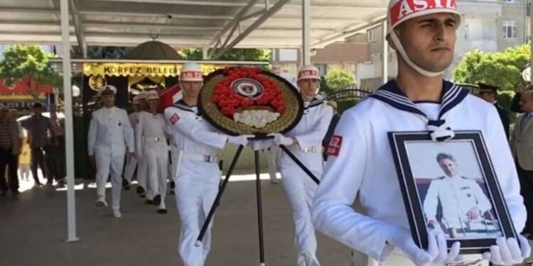 Tadilat yapılan otelde yangın… 2 işçi mahsur kaldı!