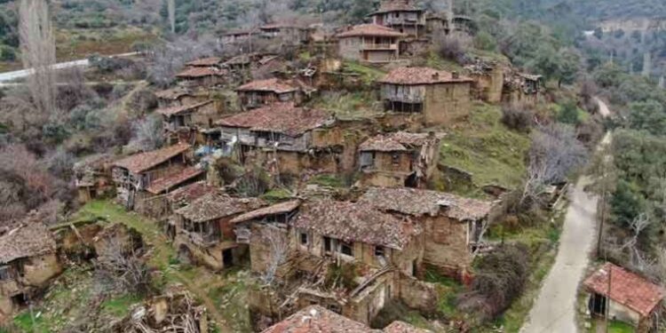 İzmir’in hayalet köyü… Paranormal olayların yaşandığı iddiası Youtuberları bu köye akın ettiriyor