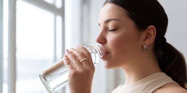 Uzmanından uyarı: Fazla su içmek ölümle sonuçlanabilir