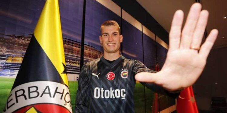Fenerbahçe, Dominik Livakovic'in lisansını çıkardı