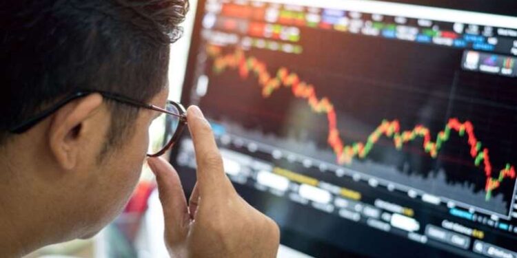 Faiz oranı artarken hisse senedi, döviz ve altın yatırımcıları ne yapmalı?