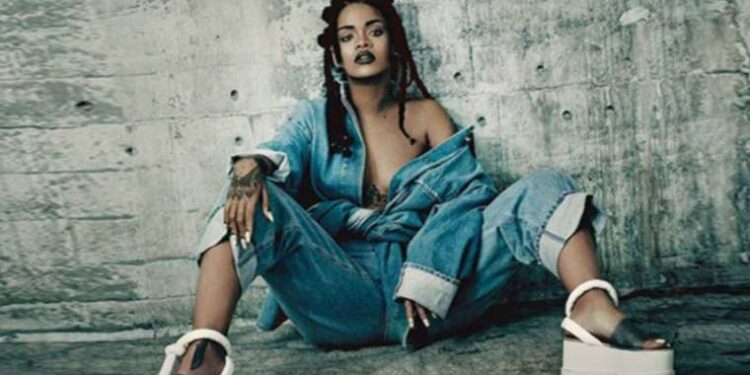 Rihanna bebeğinin ismini açıkladı: Hoş geldin İsyan Gül bebek