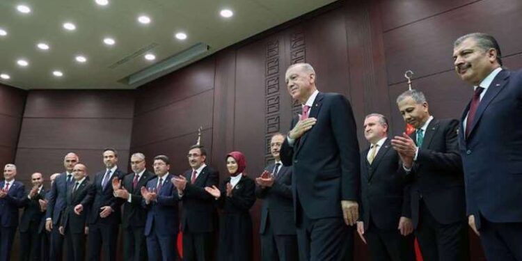 Yıl bitmeden tükettiler: Halka 'tasarruf' çağrısı yapıp, bütçelerini sıfırladılar!