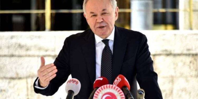 İYİ Parti kurucularından Aydın Adnan Sezgin, istifa etti