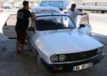 Sıcaktan bunaldı, 1991 model aracına klima taktırdı!