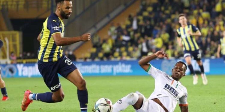 Son Dakika: Fenerbahçe, Nazım Sangare ile yolları ayırdı