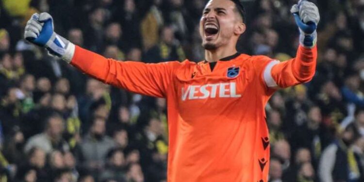 Sıcaktan bunalan Kayra kendi ‘aquapark’ını yaptı