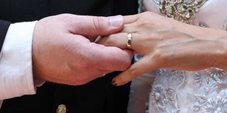 Memur-Sen'den toplu sözleşme araştırması: Memurların yüzde 82’sinin evlenecek parası yok