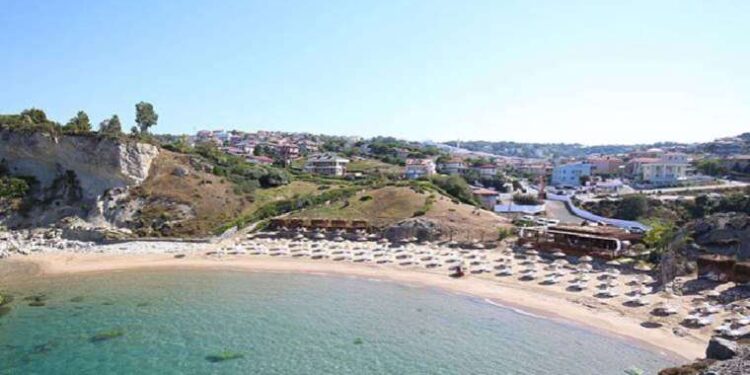 Oturduğu daireyi ateşe verdi: Yakınları ölümden döndü