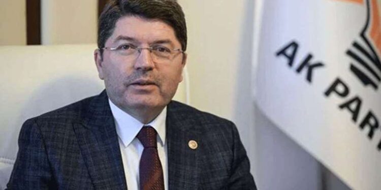 Referandumu işaret etti: Adalet Bakanı Tunç'tan 'yeni anayasa' için siyasilere çağrı