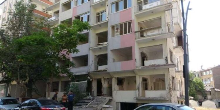 Malatya'da iş cinayeti: Asansörü sökmeye çalışan işçi 4. kattan düştü