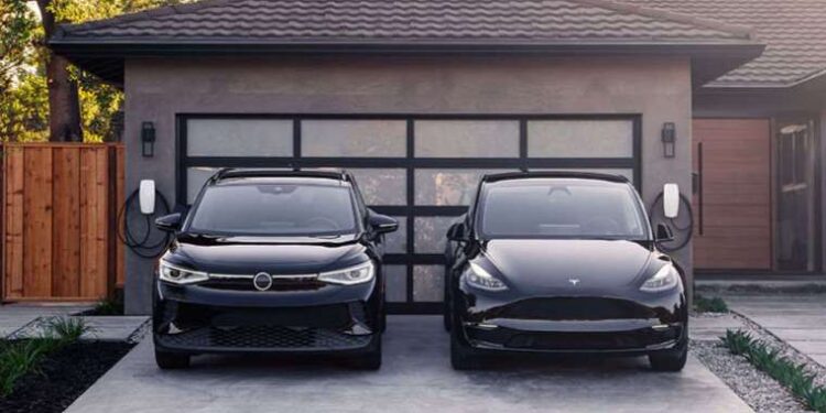 Tesla, tüm elektrikli otomobilleri şarj etmeye hazırlanıyor