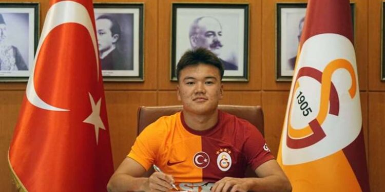 Galatasaray'dan Beknaz Almazbekov'a profesyonel sözleşme