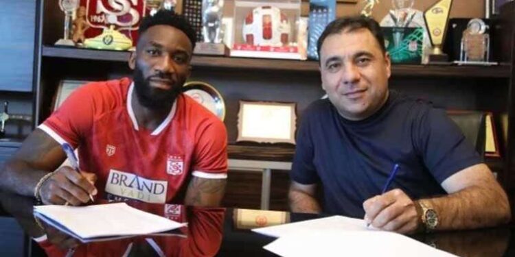 Sivasspor, Aaron Appindangoye ile uzattı!