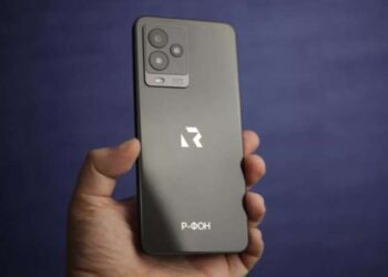 Rusya'nın ilk akıllı telefonunun görüntüsü sızdırıldı