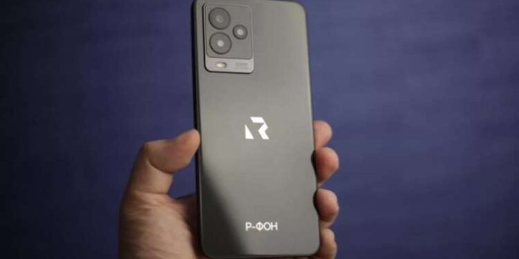 Rusya'nın ilk akıllı telefonunun görüntüsü sızdırıldı