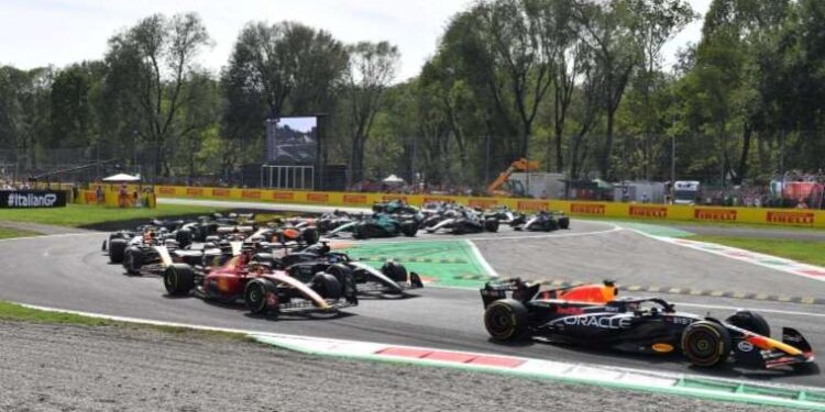 Max Verstappen, F1 İtalya GP'de rekor kırarak zafere ulaştı