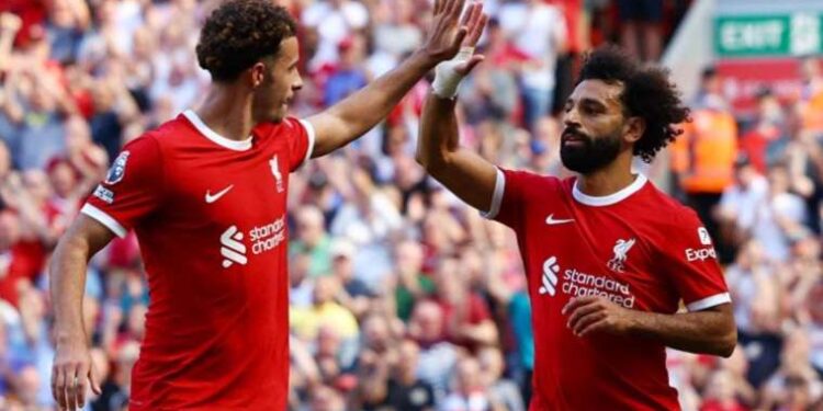 Mohamed Salah yıldızlaştı: Liverpool, Aston Villa engelini rahat geçti!