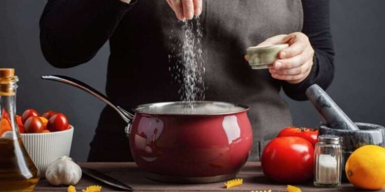 Tuzu azaltırsak vücudumuzda ne gibi değişiklikler olur?