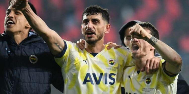 Fenerbahçe'de yeni ayrılık kapıda: Menajeriyle görüşmeler başladı!