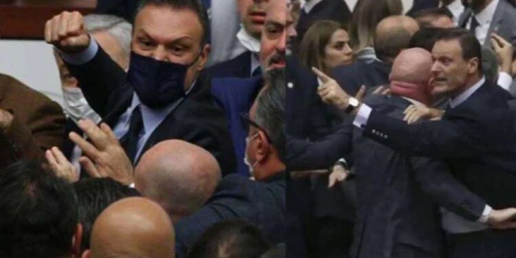 AKP'li Alpay Özalan'ın sosyal medya danışmanı istifa etti