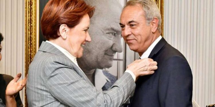 Eski MHP Milletvekili Mesut Dedeoğlu İYİ Parti'ye katıldı