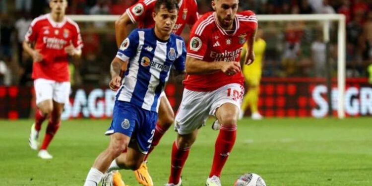 Milli futbolcu Orkun Kökçü'ye Hollanda'da büyük onur