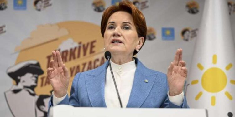 İYİ Parti Eskişehir'de hareketlilik: Akşener'in ziyareti öncesi bir istifa, iki görevden alma gerçekleşti